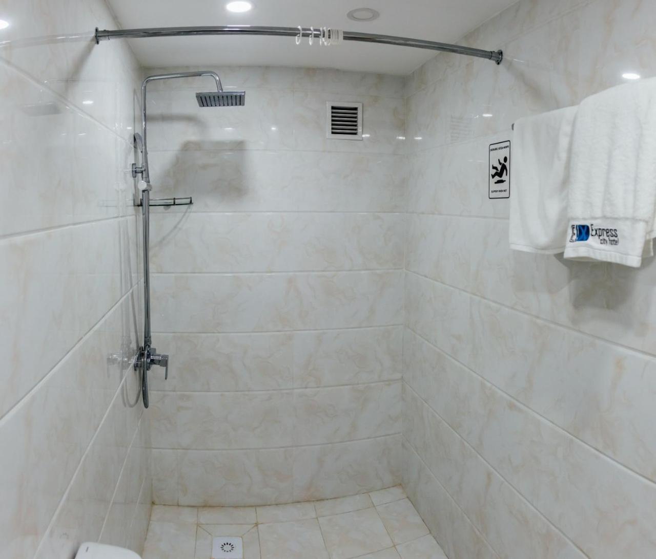 Express City Hotel ชุมเกนท์ ภายนอก รูปภาพ